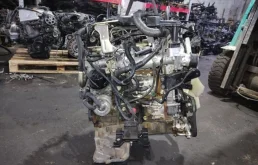 Двигатель для Nissan Pathfinder 2005 года на фотографиях