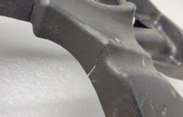 Усилитель переднего бампера для Renault Duster 2012 года на фотографиях