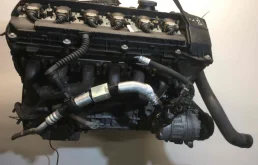 Двигатель без навесного для BMW 5er 2000 года на фотографиях