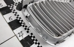 Решетка переднего бампера для Volvo XC90 2017 года на фотографиях