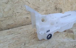 Бачок омывателя для Toyota Land Cruiser 2010 года на фотографиях