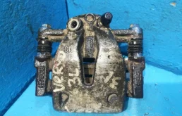 Суппорт задний левый для Toyota Avensis на фотографиях