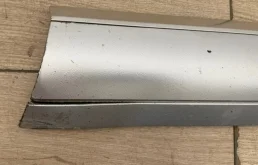 Молдинг двери передний правый для Volkswagen Touareg 2006 года на фотографиях