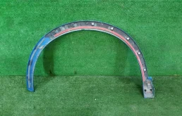 Расширитель арок передний правый для Audi Q3 2011 года на фотографиях