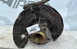 Кулак поворотный левый для BMW 3er 2008 года на фотографиях