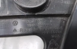 Кронштейн заднего бампера левый для Volkswagen Polo 2016 года на фотографиях