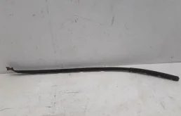 Накладка лобового стекла левая для Toyota Land Cruiser на фотографиях