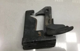 Замок капота правый для Mercedes-Benz C class 2008 года на фотографиях