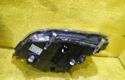 Фара правая для BMW 5er 2023 года на фотографиях