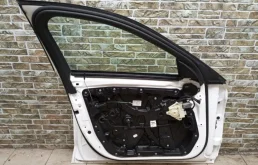 Дверь передняя левая для Mercedes-Benz C class 2013 года на фотографиях