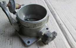 Дроссельная заслонка для Volkswagen Passat 1997 года на фотографиях