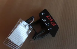 Крышка форсунки фароомывателя правая для Mercedes-Benz S class 2008 года на фотографиях