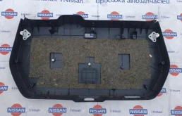 Обшивка двери багажника для Nissan X-Trail 2010 года на фотографиях