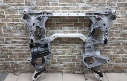 Подрамник двигателя для BMW 5er 2021 года на фотографиях