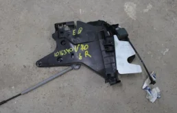 Замок двери задней правой для Volvo S40 2008 года на фотографиях