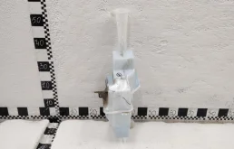 Бачок стеклоомывателя передний для Hyundai Tucson 2015 года на фотографиях