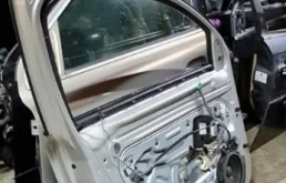 Дверь передняя левая для Volvo S40 2012 года на фотографиях