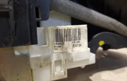 Уплотнитель передней правой двери для Mercedes-Benz M class на фотографиях