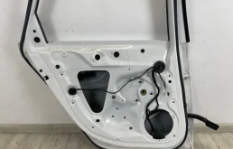 Дверь задняя левая для Audi A4 2016 года на фотографиях