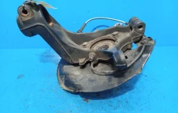 Кулак поворотный левый для Nissan Qashqai 2017 года на фотографиях