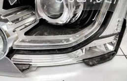 Фары для Land Rover Discovery 2014 года на фотографиях