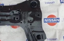 Подрамник двигателя для Nissan Qashqai 2023 года на фотографиях