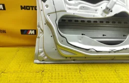 Двери для Mercedes-Benz C class 2004 года на фотографиях