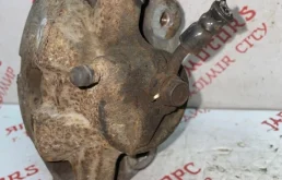 Суппорт передний левый для Lexus IS 2011 года на фотографиях