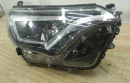 Фара ксенон левая для Toyota RAV4 2018 года на фотографиях