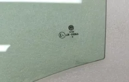 Стекло двери переднее левое для Volkswagen Polo 2016 года на фотографиях