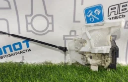 Замок передней левой двери для Volkswagen Passat 2010 года на фотографиях