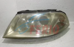 Фары для Volkswagen Passat 2002 года на фотографиях