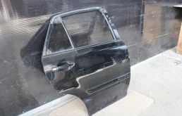 Дверь задняя правая для Lexus RX 2005 года на фотографиях
