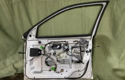 Дверь передняя правая для Volvo S80 2005 года на фотографиях