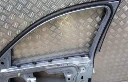 Дверь передняя правая для BMW 3er 2006 года на фотографиях