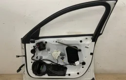 Дверь передняя правая для Audi A6 2016 года на фотографиях