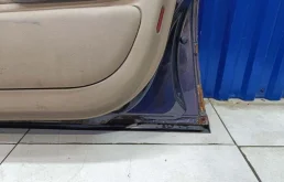 Дверь передняя правая для Audi A6 1999 года на фотографиях