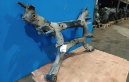 Задняя балка для Nissan Murano 2003 года на фотографиях