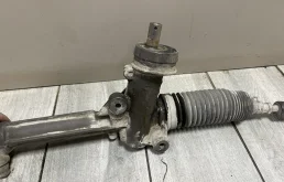 Рулевая рейка для Audi A4 2005 года на фотографиях