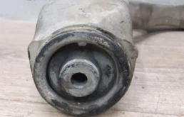 Рычаг передний левый нижний для Volkswagen Touareg 2014 года на фотографиях