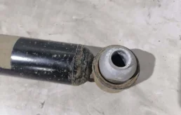 Амортизатор передний левый для BMW 5er 2012 года на фотографиях