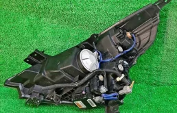 Фара правая для Nissan Teana 2010 года на фотографиях