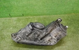 Фара правая для Volkswagen Tiguan 2012 года на фотографиях