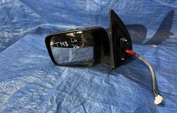 Стекла и зеркала для Nissan X-Trail 2006 года на фотографиях