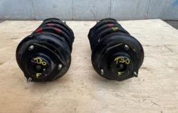 Амортизатор передний правый для Nissan X-Trail 2001 года на фотографиях