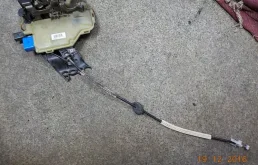 Уплотнитель передней правой двери для Volkswagen Touareg 2008 года на фотографиях