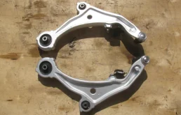 Рычаг передний правый нижний для Nissan Murano 2008 года на фотографиях