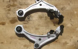 Рычаг передний правый нижний для Nissan Murano 2008 года на фотографиях