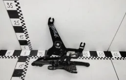 Петля капота правая для BMW X5 на фотографиях