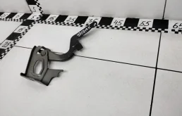 Петля капота правая для Toyota RAV4 на фотографиях